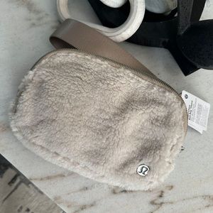 Lululemon everywhere fleece belt bag